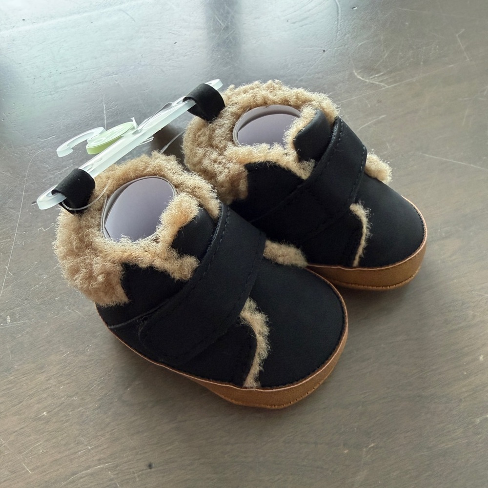 Baby Black Sherpa Winter Booties size 0-3M